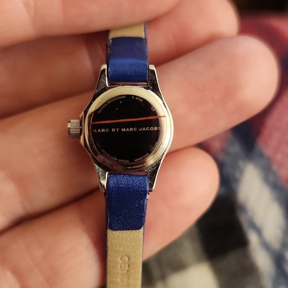 Marc by Marc Jacob's tiny watch - Picture 3 of 5